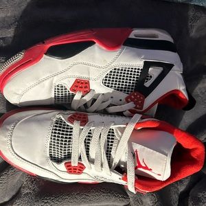 Fire Red 4s size 8.5M/10W